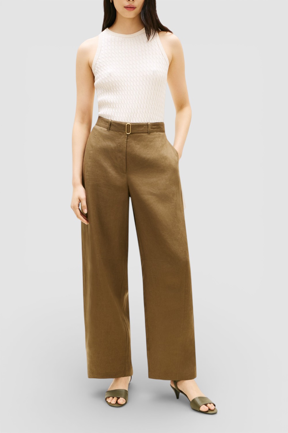 תמונת כל הלוק של גופיית סריג